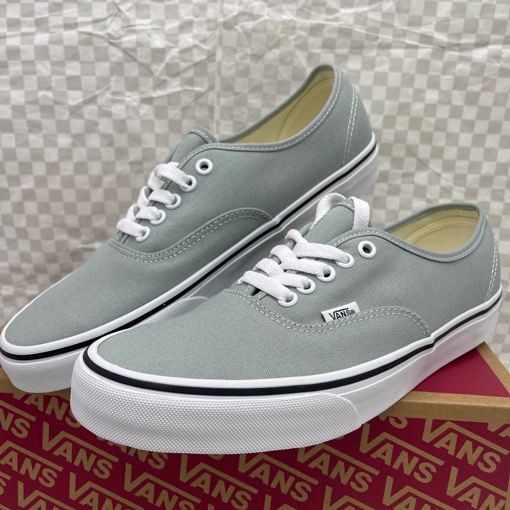 Vans Men’s Lt Gray Canvas Authentic
Color Theory Pure Grey
VN000D7YEPO Sneakers - Picture 12 of 16